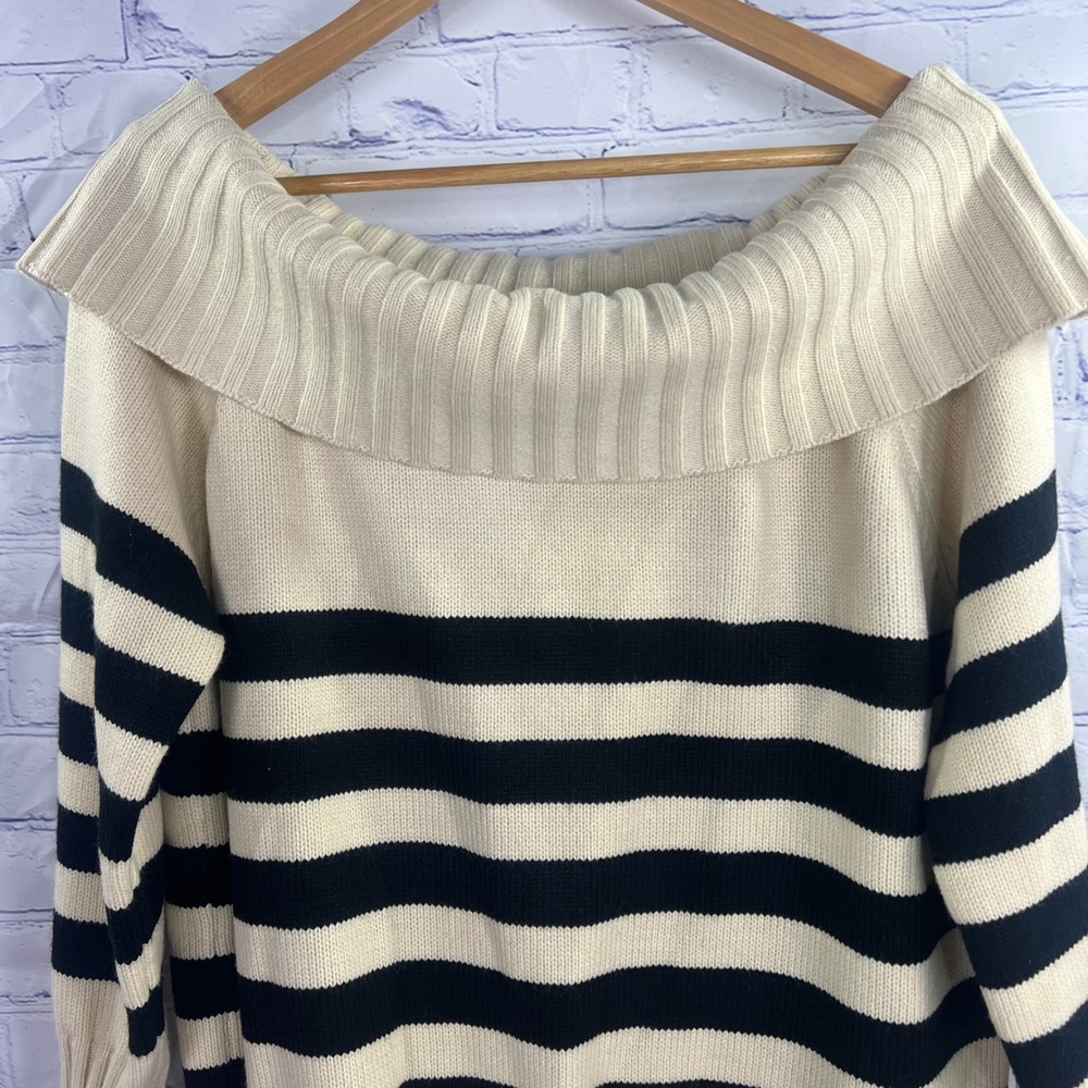 Le Lis Women's Off The Shoulder Wide Collared Sweater Size Medium Cream/Black‎